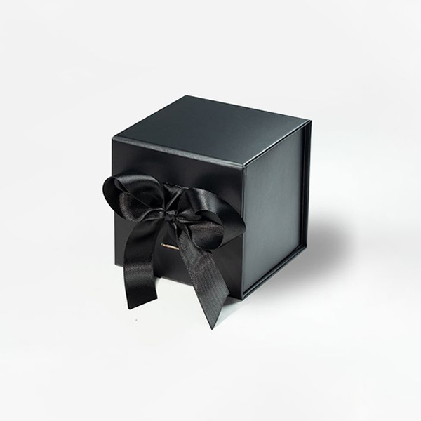 gift with magnetic closure
