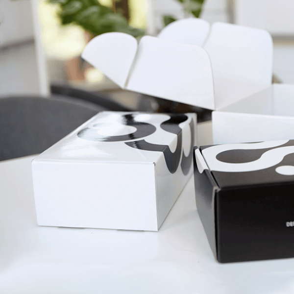 white gloss mailer boxes